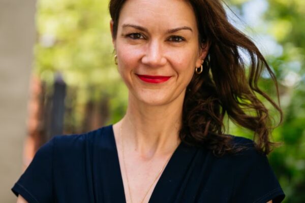 Emily Goligoski: Desafiando la Era Digital en el Aula con Reglas sobre Dispositivos