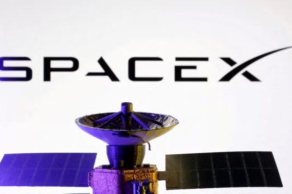 Elon Musk desafía a OpenAI con una valoración récord de 800.000 millones de dólares para SpaceX