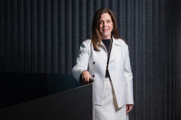 Yvette Ostolaza (Sidley Austin): "Se Prevé un Aumento en la Consolidación Global de Firmas Legales"