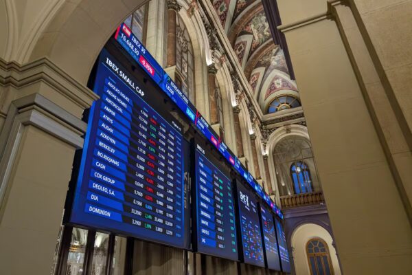 Ibex Retrocede en Día Semifestivo con la Atención en la Reunión de la Fed