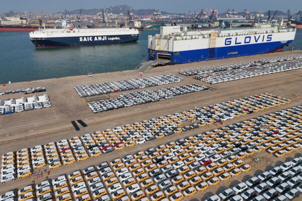 China alcanza un superávit comercial histórico de un billón de dólares en medio de las tensiones arancelarias con EE. UU.