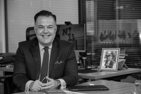 Faruk Kocabas de MediaMarkt: La Pasión por Construir con Lego y el Mundo de los Negocios