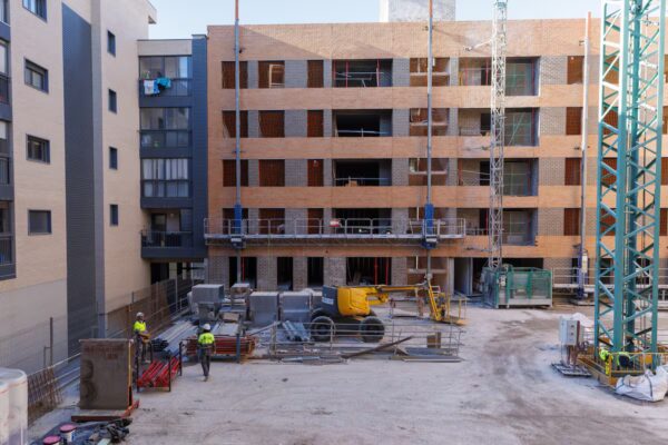 Impacto de la Construcción en los Precios: Análisis de Beneficios y Destinatarios