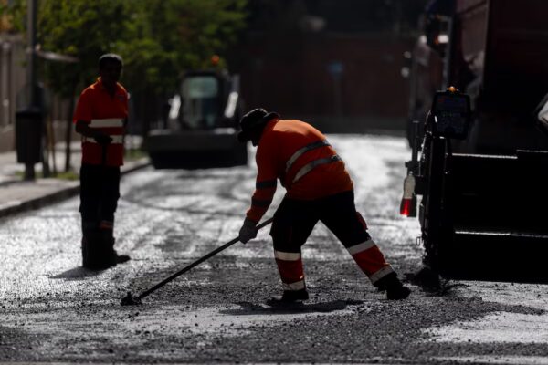 Récord Histórico: La Presión Fiscal en la OCDE Aumenta al 34,1% por Primera Vez Desde 2021