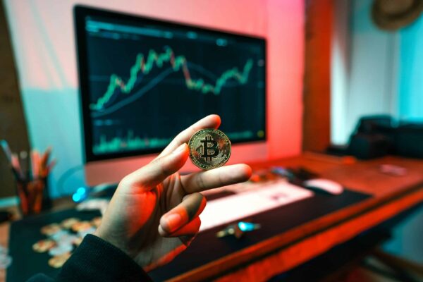 Los españoles destinan un promedio de 5.000 euros a inversiones en criptomonedas