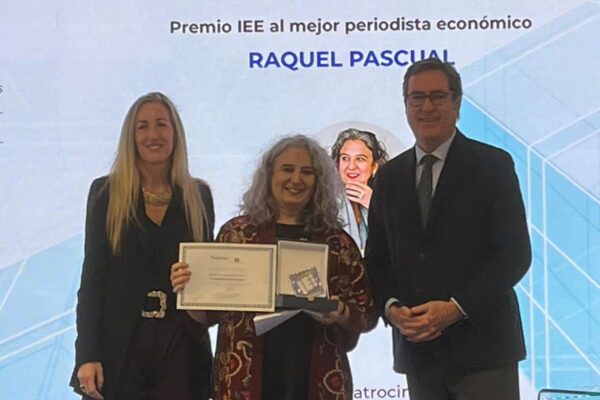Raquel Pascual, reconocida como la mejor periodista económica por el Instituto de Estudios Económicos
