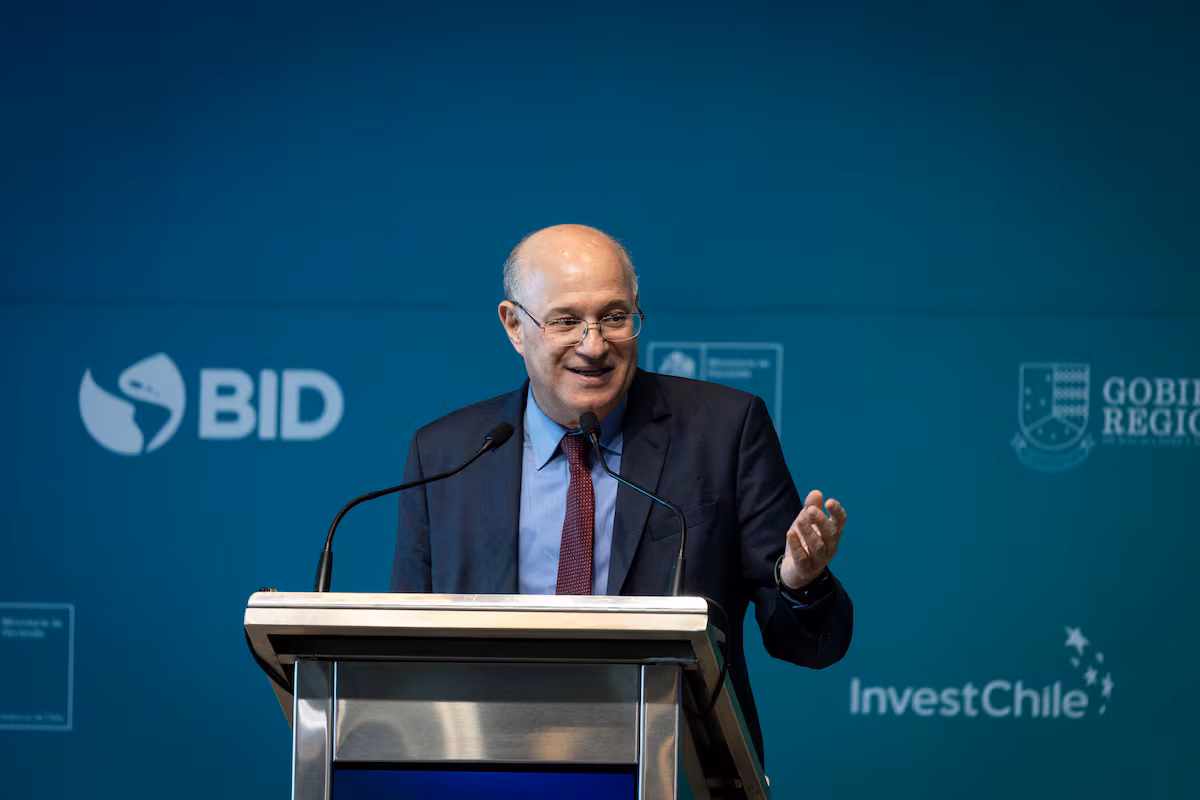 "Fortaleciendo la Competitividad en América Latina y el Caribe: El BID Propone Infraestructuras Sólidas y Calidad Institucional"