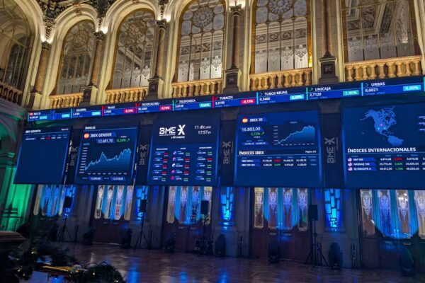 Las Bolsas Europeas Apuntan a Cerrar la Semana en Verde Tras el Récord de Wall Street