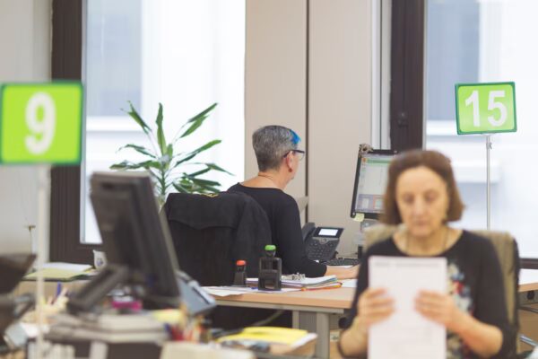 Negociaciones entre Gobierno y sindicatos se enfocan en la reclasificación de funcionarios intermedios