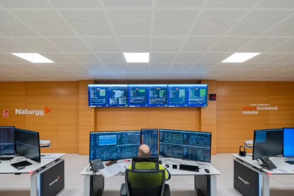 Naturgy refuerza inversión en centrales de gas ante críticas y riesgo de apagones