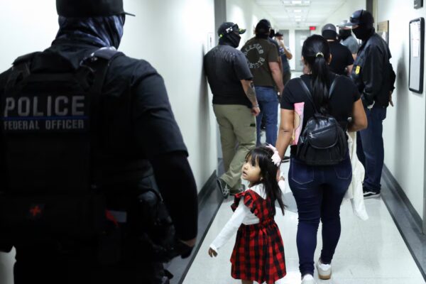 El Alto Precio de las Estrategias Anti-Inmigración: Un Análisis Económico