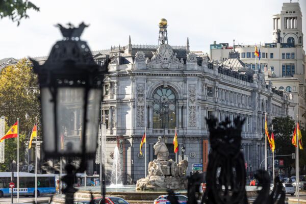 Impacto en Clientes: Consecuencias Económicas de los Daños Bancarios