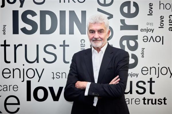 Marian Puig se despide de la presidencia de Isdin tras una década de liderazgo