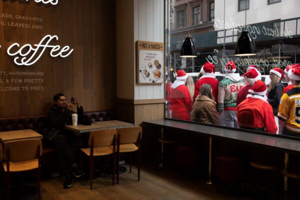 Transformación del Consumo: El Café Casero y la Caída de las Visitas a Starbucks ante el Aumento de Precios