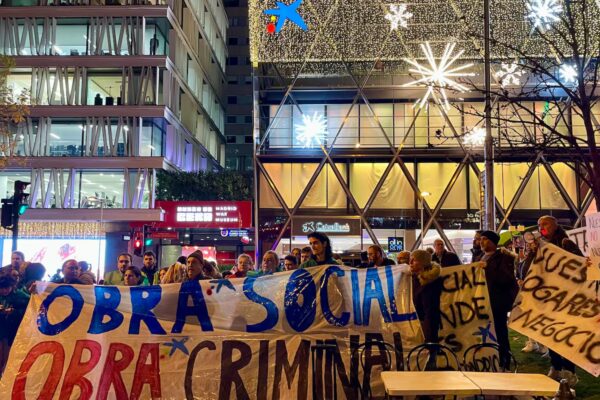 60 Familias Acusan a la Fundación La Caixa de 'Desahucios Silenciosos' en Viviendas Sociales de Madrid