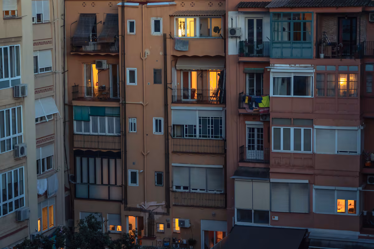 Reduciendo Espacios: La Tendencia del 'Downsizing' Inmobiliario que Aumenta el Bienestar Financiero