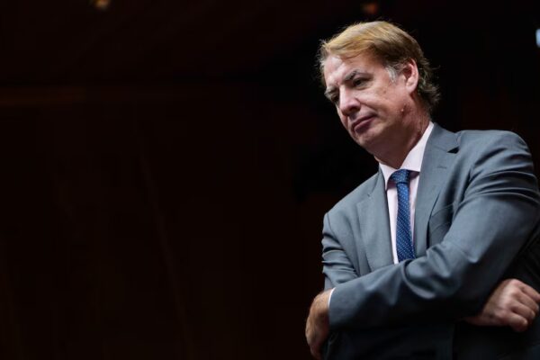 De la Influencia al Olvido: La Historia del Hombre que Controló el Poder Empresarial del Estado