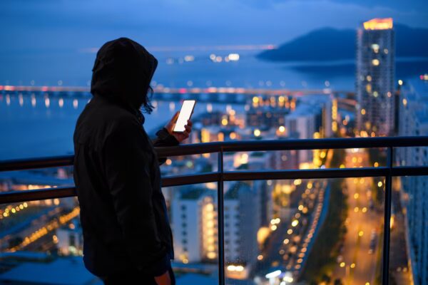 Las Estafas de Criptomonedas: El Amor como Estrategia para Manipular y Secuestrar Mentes