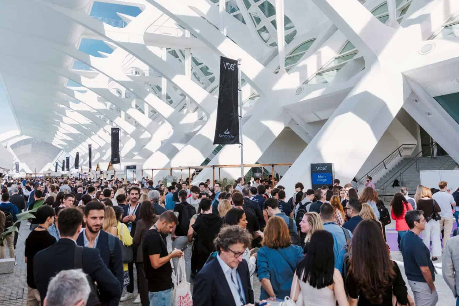 Startup Valencia se Expande un 36% y Alcanza Más de 48.000 Profesionales