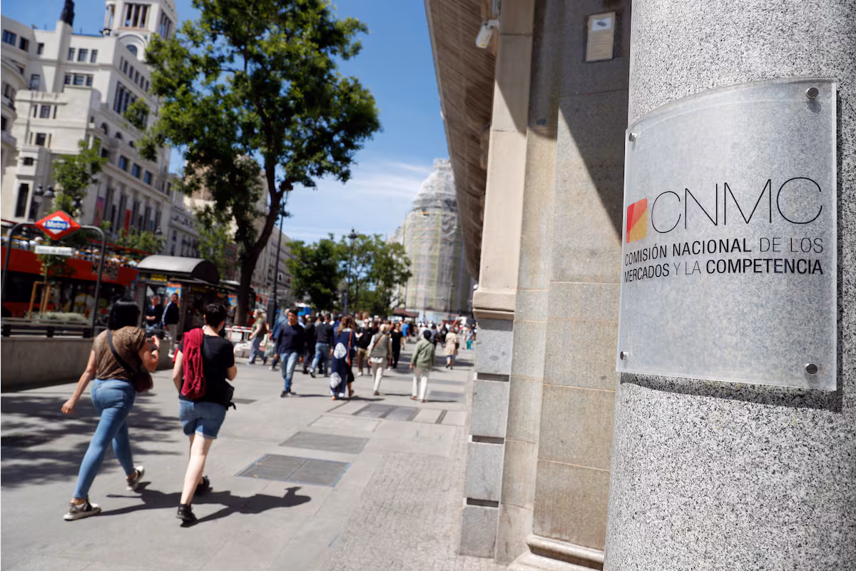 CNMC Saca Adelante Circulares Eléctricas Ignorando Advertencias Clave del Consejo de Estado