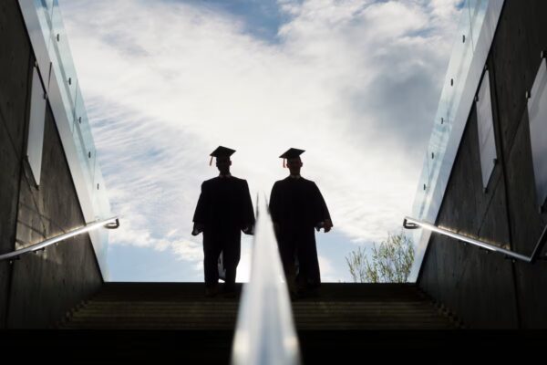El Futuro Laboral de los Graduados: ¿Una Amenaza para los Títulos Universitarios?
