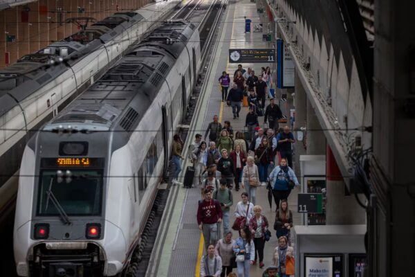 El Transporte Público: Prioridad Ciudadana Más Allá de la Política
