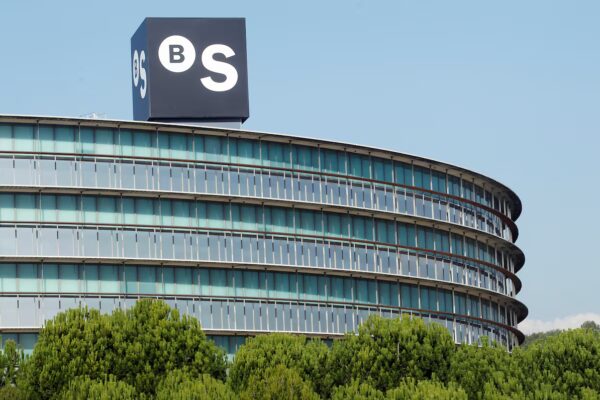 Sabadell distribuye 370 millones de euros a sus accionistas este lunes