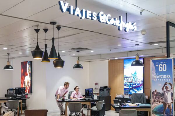 Multa de 2,9 millones a agencias de viajes por colusión en contratos del Banco de España y la Universidad Complutense