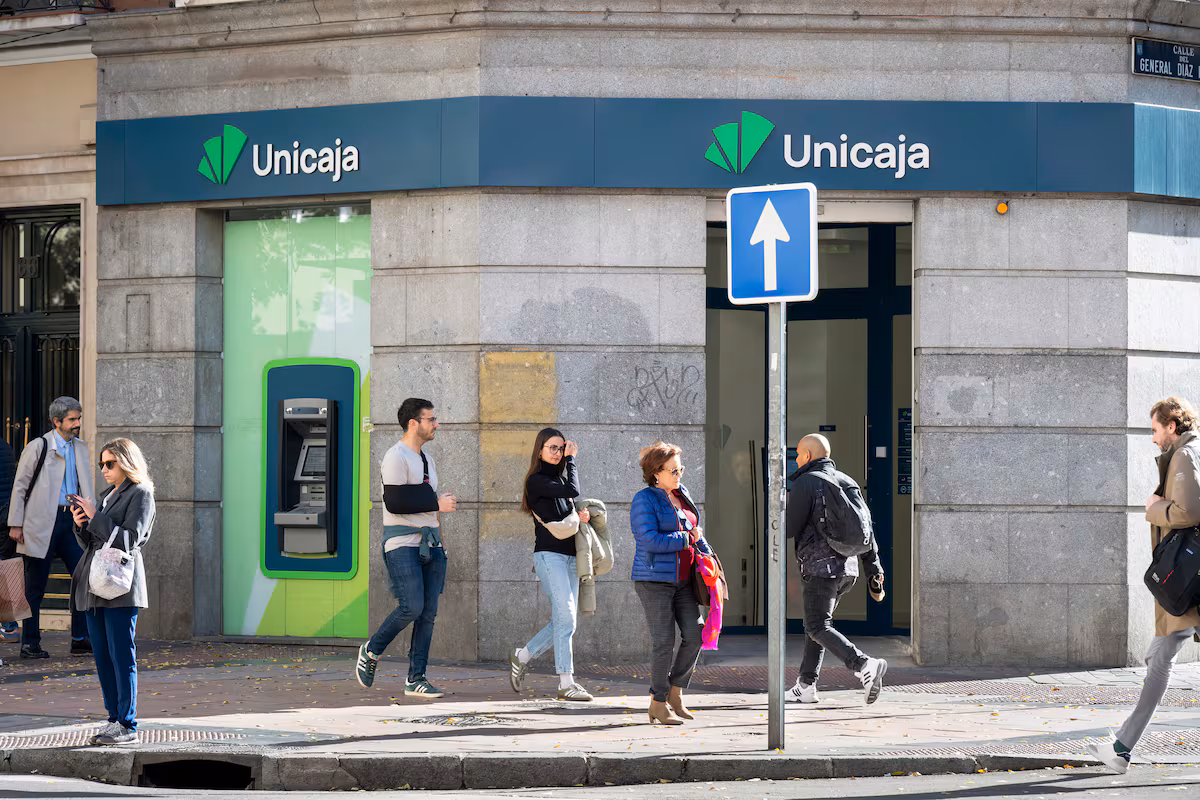 Unicaja en el Centro de la Atención: Implicaciones para el Sector Financiero