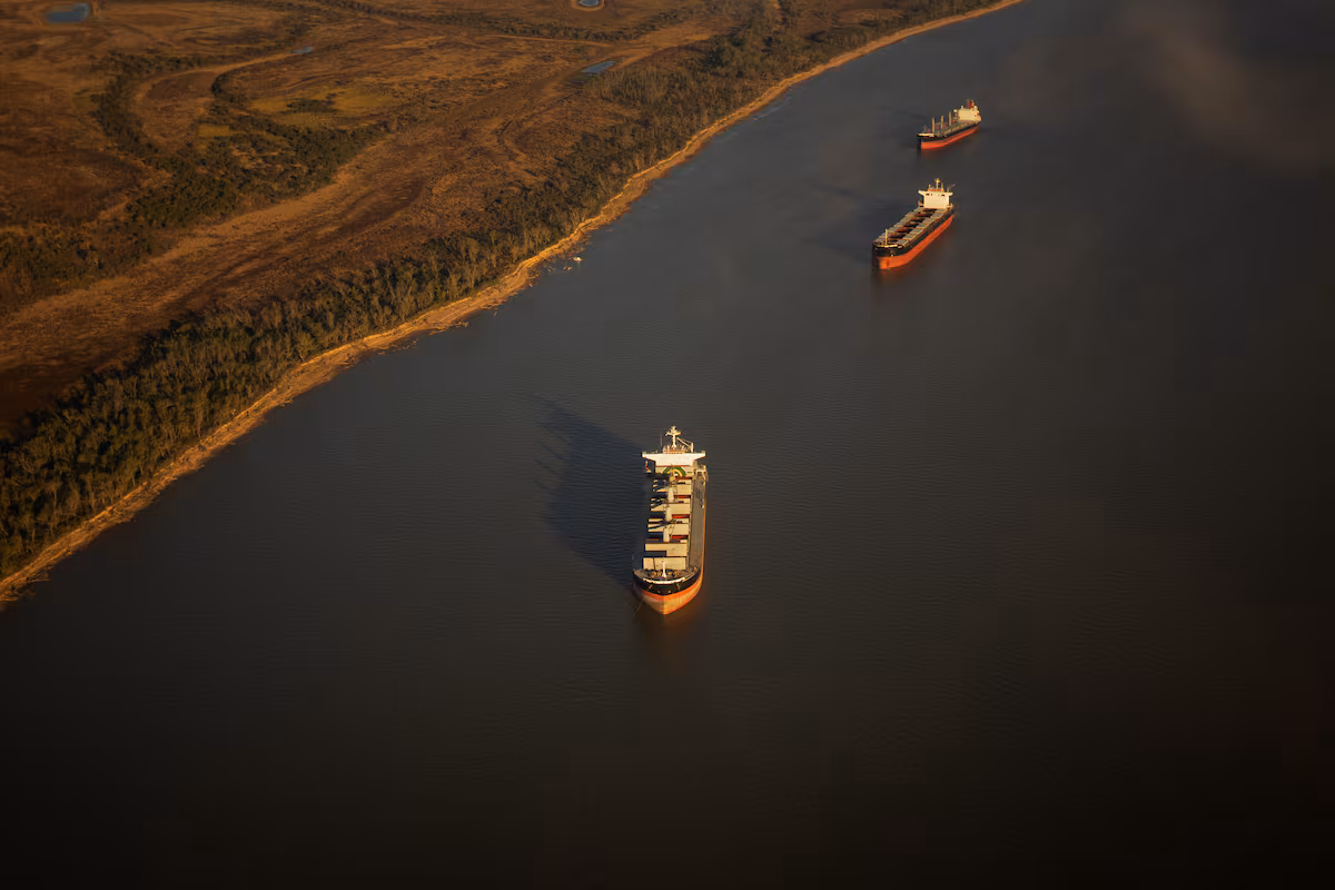 Milei evalúa la confianza en Argentina a través de una concesión fluvial de 13.000 millones