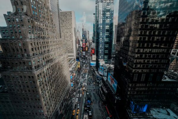 Desafío Empresarial: Descubre la Gigante Más Valiosa y la de Mayor Empleo en la Historia