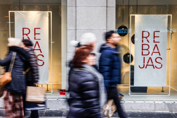 Descuentos de enero 2026: Fechas clave para las rebajas de Zara, Mango y El Corte Inglés