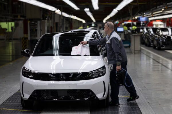España impulsa el mercado automovilístico europeo con un aumento del 13% en las matriculaciones en 2025