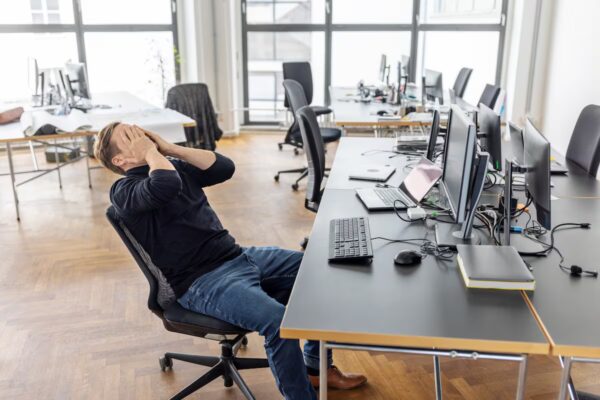 Desconectar: La Lucha entre el Trabajo y la Vida Personal en la Era Moderna