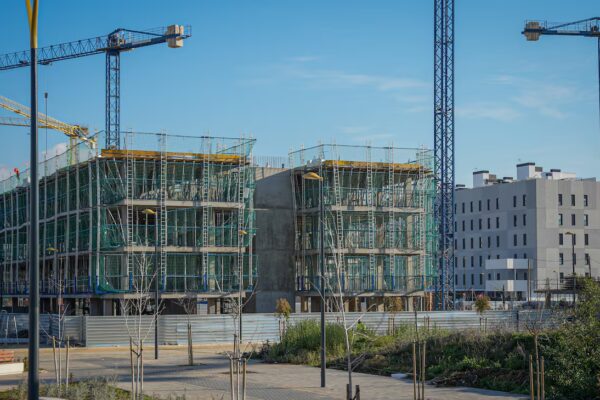 El Calvario Inmobiliario Continúa: Proyecciones de Aumento en los Precios de Vivienda para 2026