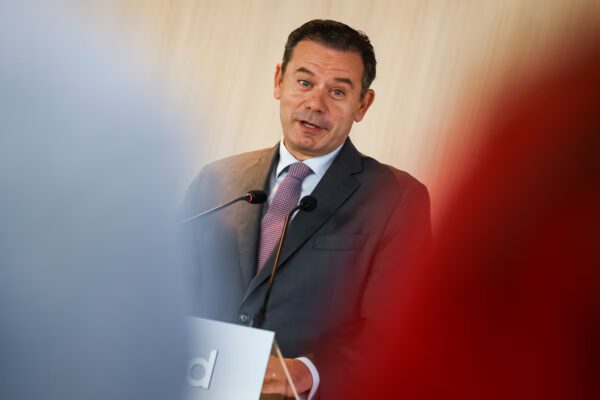 Portugal Suprime el Impuesto del 7% sobre la Generación Eléctrica, mientras España lo Conserva