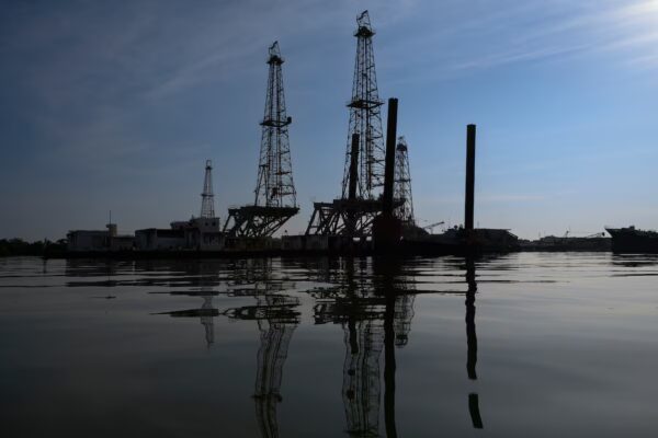 El Petróleo: Epicentro de Tensión Histórica entre Venezuela y EE. UU.
