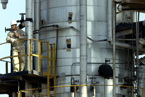 Estabilidad en los Precios del Petróleo Tras el Ataque de EE. UU. a Venezuela