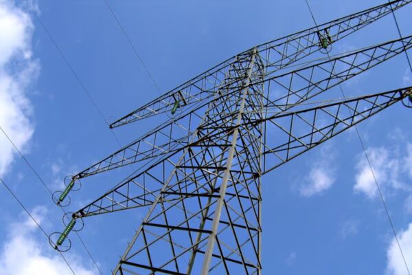 AEGE revela que la factura eléctrica para electrointensivos en España supera en un 167% a la de Francia