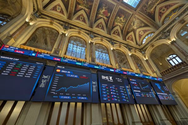 La Bolsa Española Registra un Aumento del 24% en Volumen Negociado en 2025, Alcanzando Su Máximo en Seis Años
