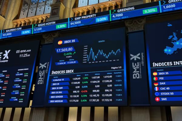 El Ibex pierde impulso tras alcanzar máximos históricos en 17.700 puntos