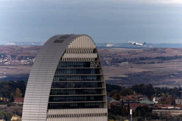BBVA Inicia su Programa de Financiación con Emisión de Bonos a Tres y Diez Años