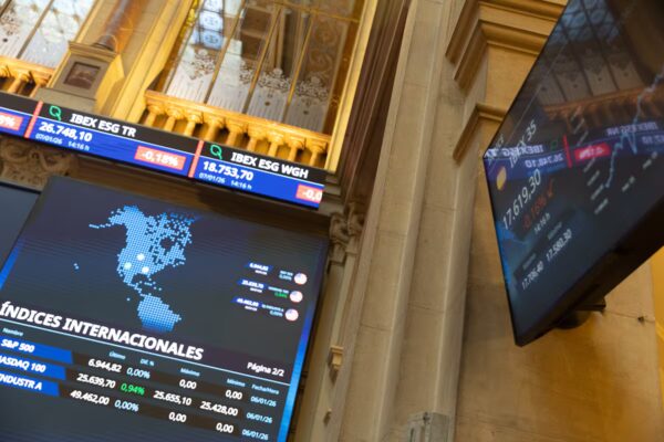 Las Bolsas Europeas Caen Ante el Impulso Negativo de Wall Street