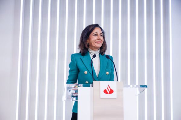 Santander completa la venta del 49% de su filial en Polonia a Erste Group, obteniendo una plusvalía de 1.900 millones
