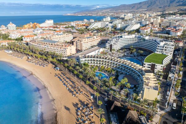 Récord Histórico: Inversión Hotelera Alcanzó los 4.275 Millones en 2025, un Aumento del 28%