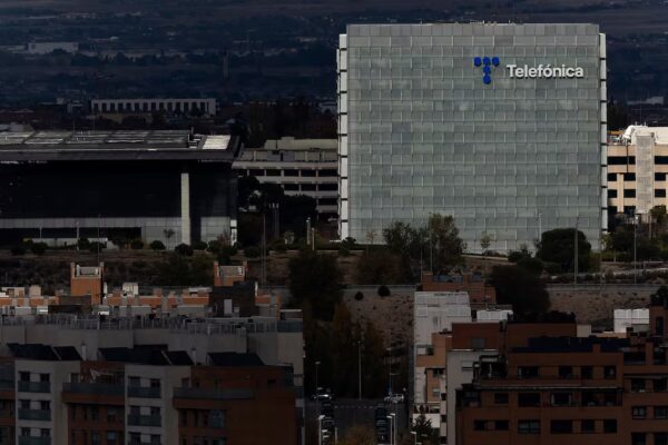 Telefónica, CaixaBank, Sabadell y Mapfre se unen al semestre récord de emisiones de deuda