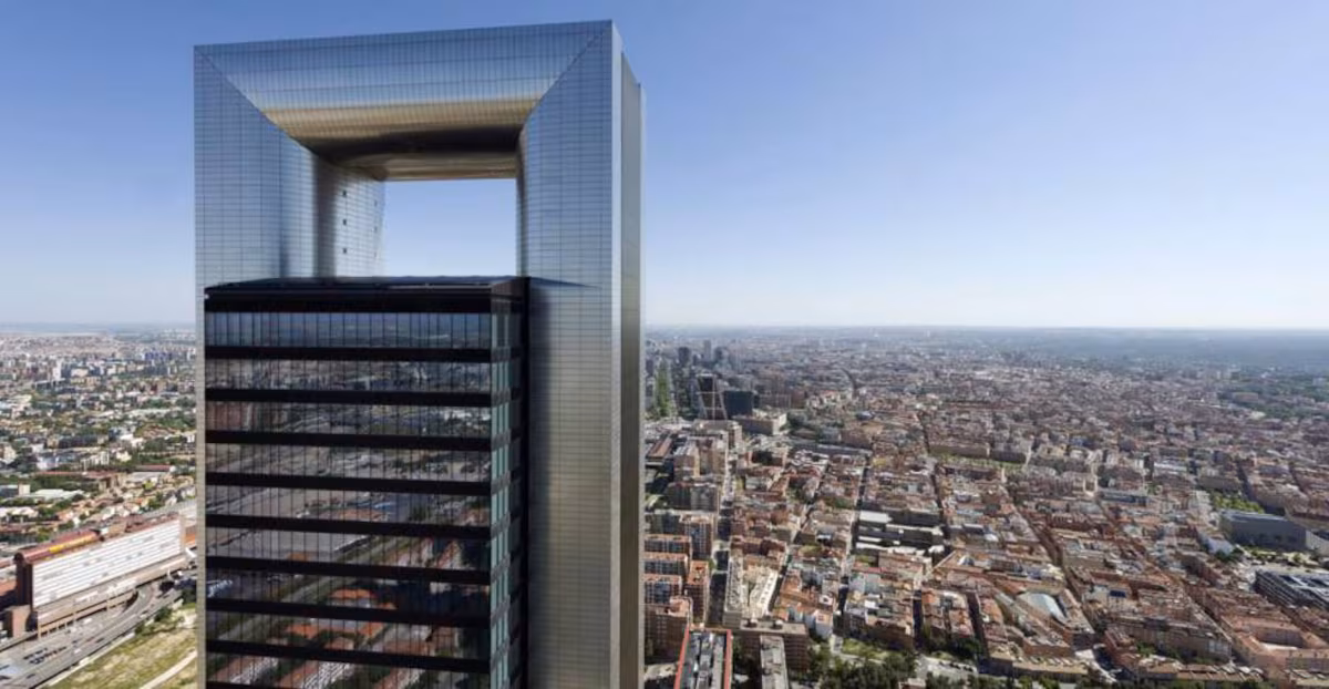 "CaixaBank sancionada con 30 millones: Multa de la agencia antiblanqueo por la transacción de la Torre Foster"