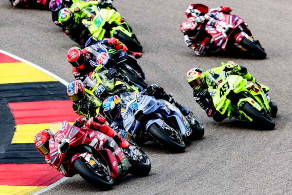 Márquez se alza con la victoria en el GP de Alemania y reduce la distancia con el líder Martín a 18 puntos