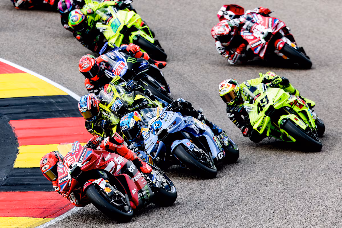 Márquez se alza con la victoria en el GP de Alemania y reduce la distancia con el líder Martín a 18 puntos