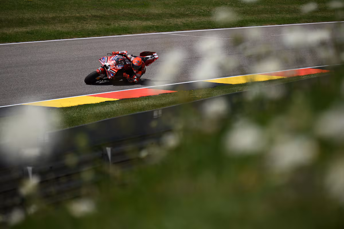 Marc Márquez triunfa en el GP de Alemania y se posiciona cerca del liderato en MotoGP antes de las vacaciones